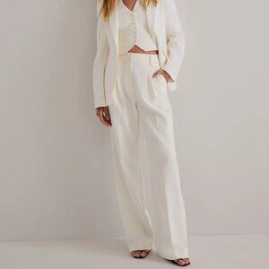 BNWT Favorite Daughter Favorite Pants in Ivory, size 4